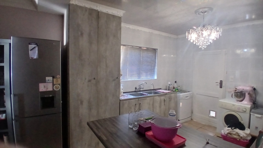 2 Bedroom Property for Sale in Langenhovenpark Free State